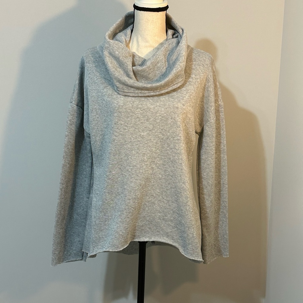 Funnel neck, high, low sweatshirt